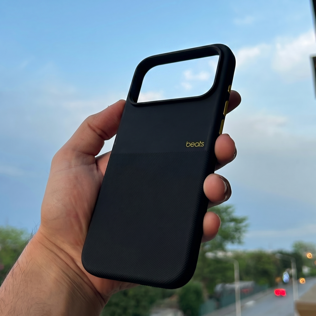 Apple Beats MagSafe Case | Everest Black
